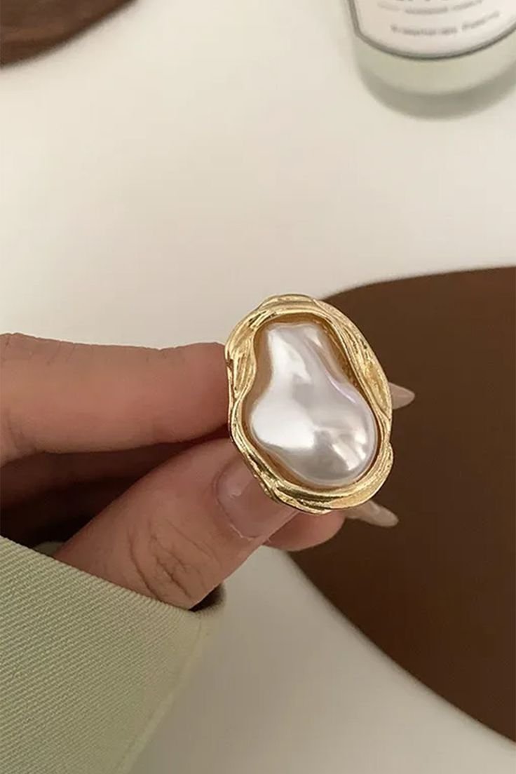 baroque aesthetic pearl ring, chunky gold ring, vintage aesthetic jewerly, boogzel Vintage Irregular Pearl-Look Ring Women's Knuckle Rings, Unique Fashion Open Tail Ring Design - Image 4